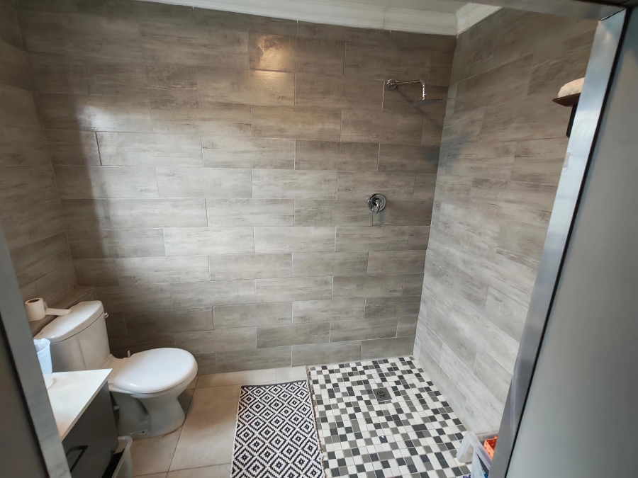4 Bedroom Property for Sale in Gustrouw Western Cape